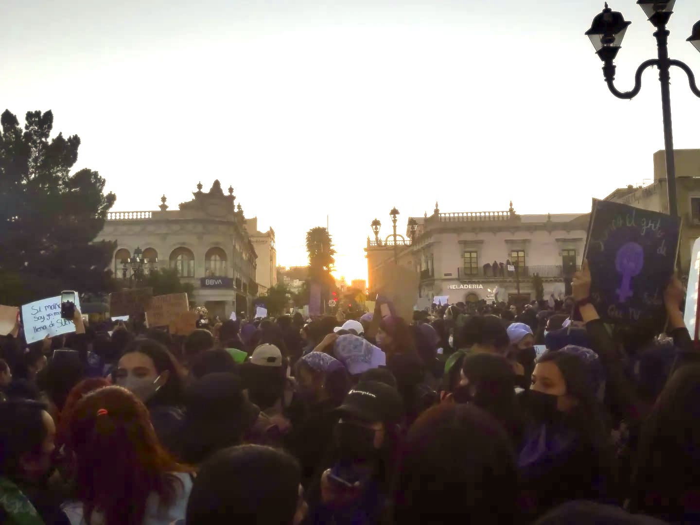 El Centro de la Ciudad retumbó a una sola voz: “Calladita no me veo más Bonita”